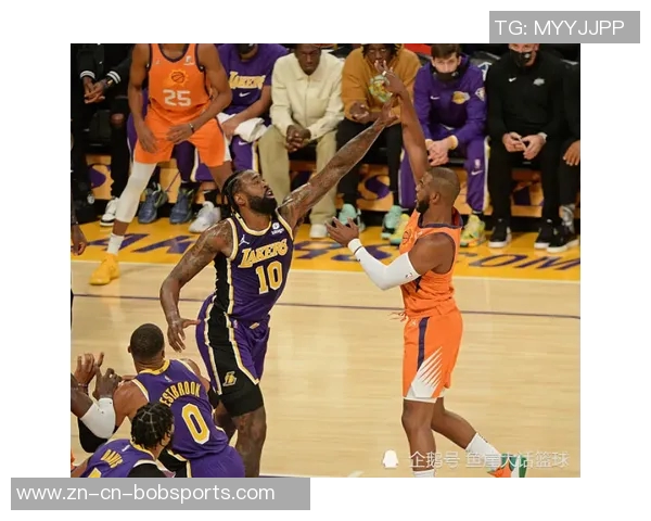 组织中锋双雄齐发威瓦兰妙传助攻斯特劳瑟轻松进球