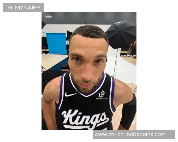 小萨德罗赞笑容满面拉文施罗德神情严肃国王新赛季定妆照震撼发布 小萨德罗赞笑容满面拉文施罗德神情严肃国王新赛季定妆照震撼发布