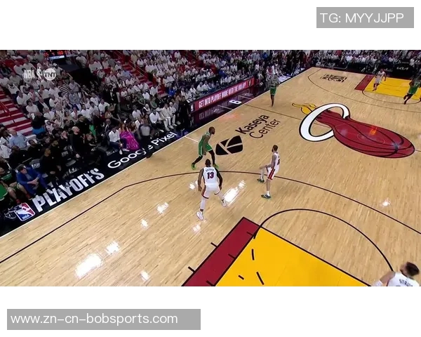 小南斯篮下强势进攻旱地拔葱单臂暴扣展现霸主风范 小南斯篮下强势进攻旱地拔葱单臂暴扣展现霸主风范