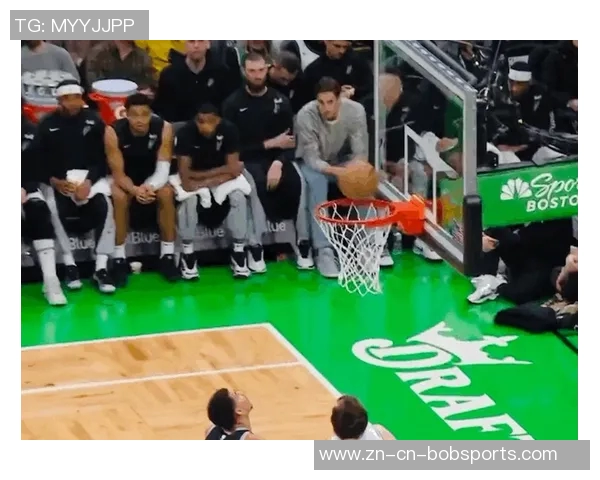 文班亚马半场表现抢眼砍下19分10板3助3断1帽唯失误略显不足 文班亚马半场表现抢眼砍下19分10板3助3断1帽唯失误略显不足