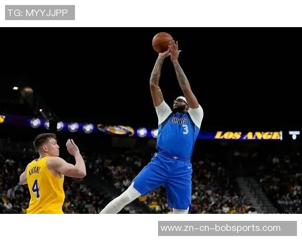 湖人残阵逆袭独行侠文森特首节火力全开八村表现出色半场领先13分 湖人残阵逆袭独行侠文森特首节火力全开八村表现出色半场领先13分