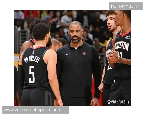 乌度卡确认明日对阵活塞五名球员先发阵容包括阿门杜兰特与贾巴里申京亚当斯 乌度卡确认明日对阵活塞五名球员先发阵容包括阿门杜兰特与贾巴里申京亚当斯