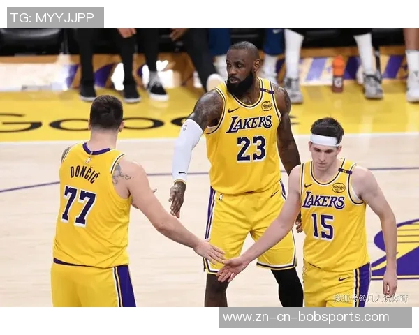 里夫斯赞詹姆斯乐观态度能增强自信心始终保持微笑从不显露低落情绪