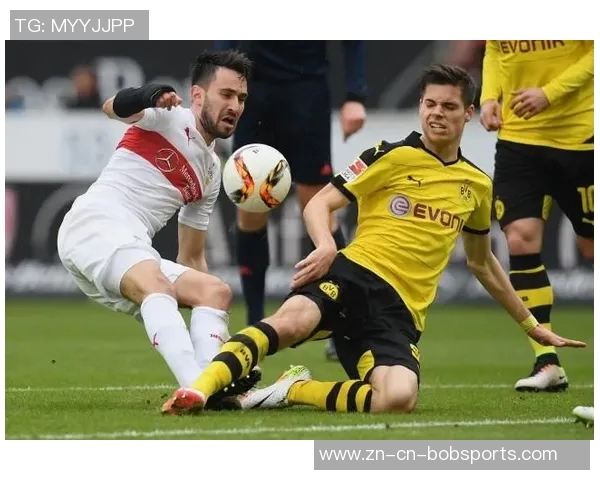 多特蒙德半场领先斯图加特埃姆雷詹点球破门拜尔补射得分 多特蒙德半场领先斯图加特埃姆雷詹点球破门拜尔补射得分