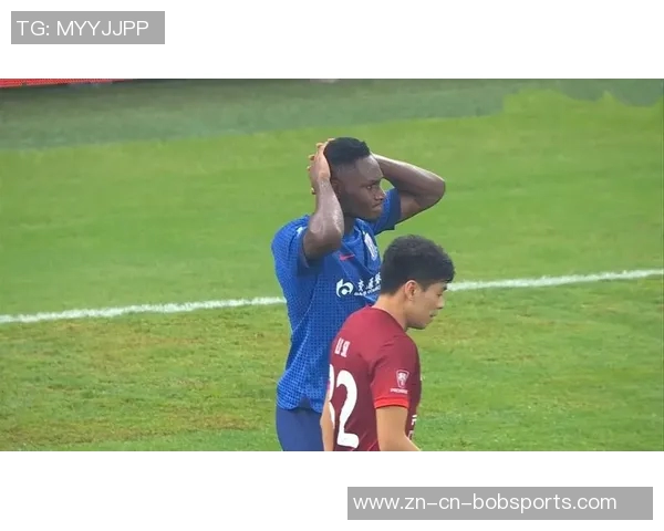 关键时刻鲍亚雄化解单刀险情朱辰杰门线解围保住球队胜利希望